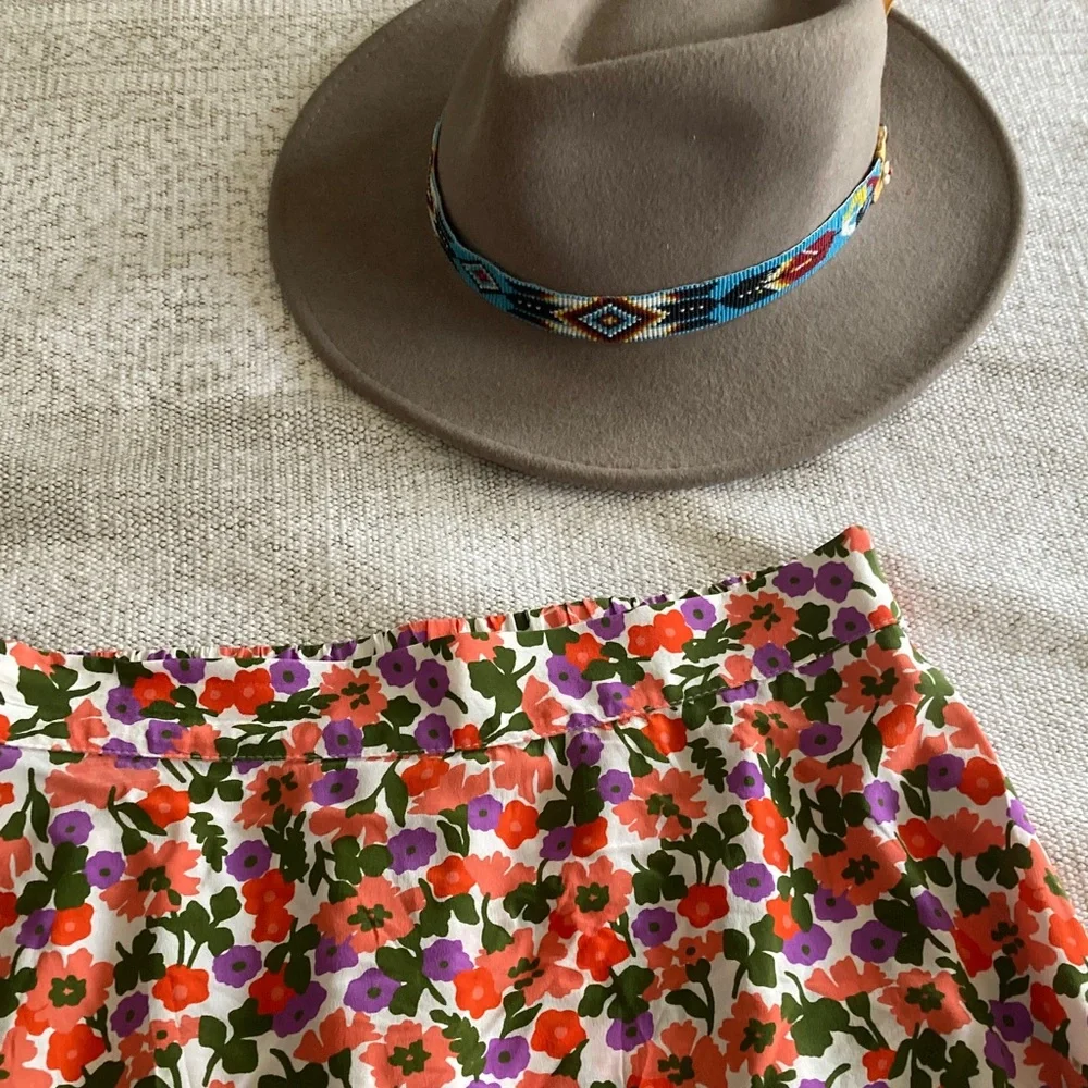 Amour Vert 100% silk,  Floral Skirt. SZ medium - Picture 2 of 5